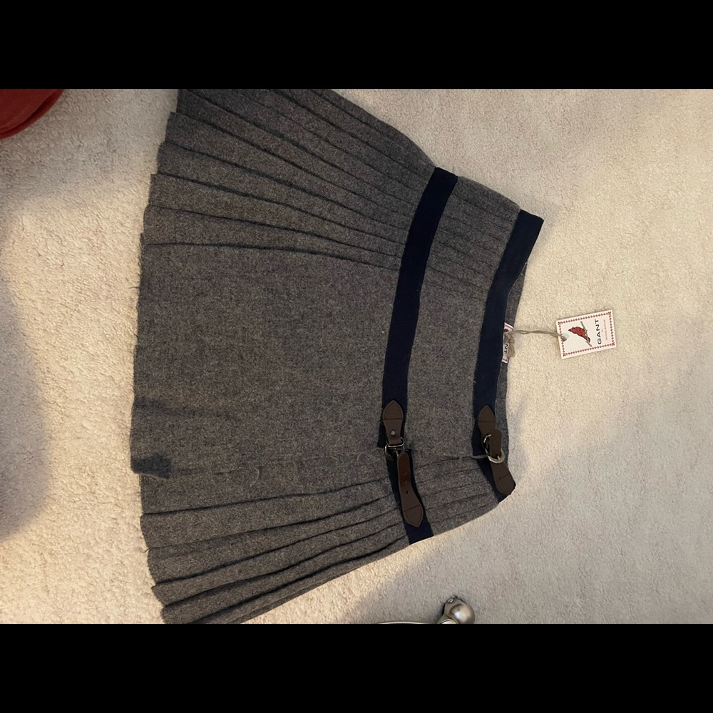 Gant pleated M.B. Kilt in grey with navy and leather clasp. Origins $398.00. - Picture 2 of 2